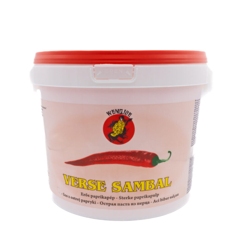 Wendjoe &raquo; 202512 Wendjoe Packshot by Nina Akollo Wendjoe Sambal Oelek emmer Rood 15kg -